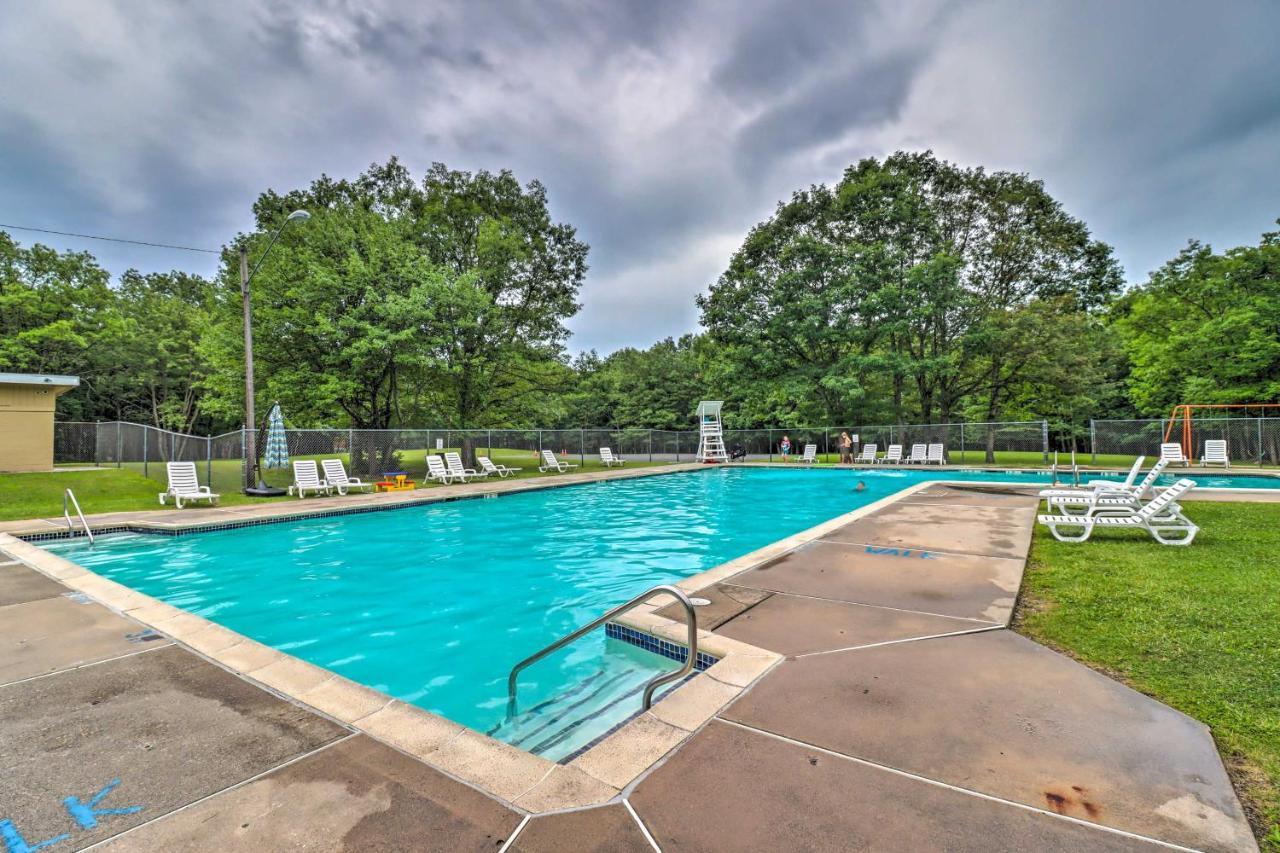 Pocono Mountain Escape With Game Room Walk To Lake! Albrightsville Exterior foto